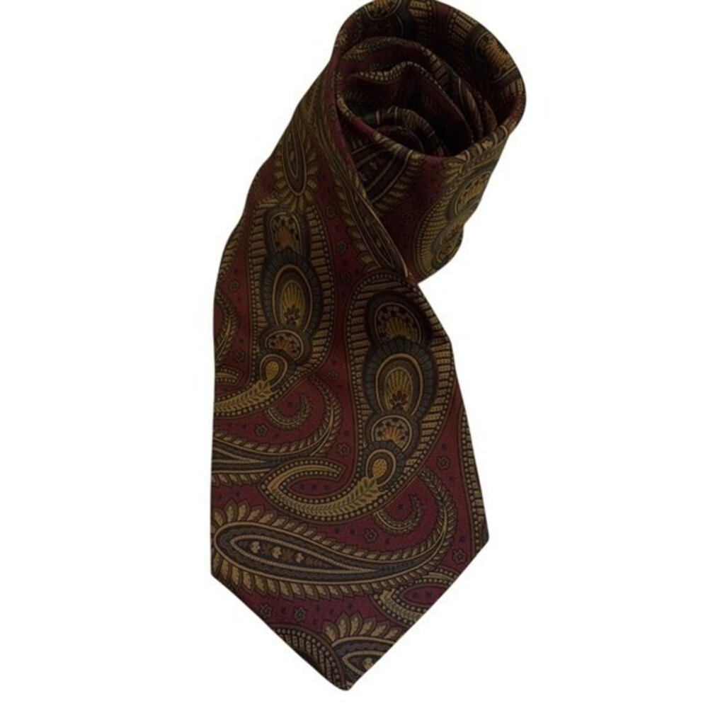 Burberrys of London Burgundy Paisley Silk Necktie Elegant Menswear Accessory